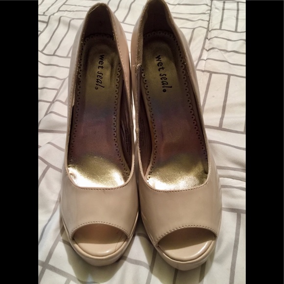 Wet Seal peep toe cream 5”heels! - Picture 2 of 4